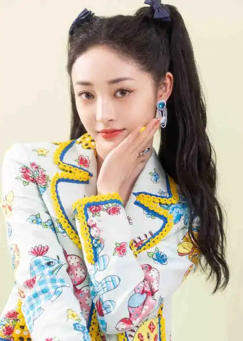 灵动又充满了元气,今日份的周洁琼造型少女感爆棚.