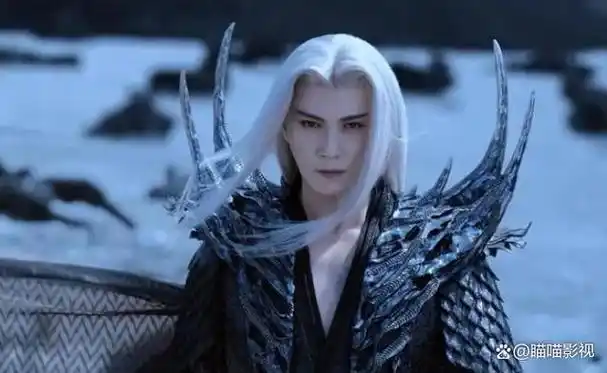 再看何润东扮演的辛王,在故事伊始便迎来了他的辉煌时刻.