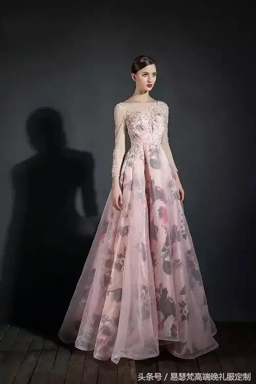 参加酒会穿什么晚会礼服冬天也能展现完美身材
