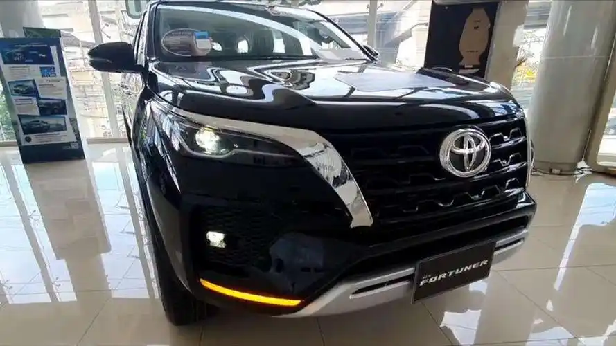 2020款丰田奔跑者2.4v到店,了解完外观和内饰,才知道啥叫帅气!