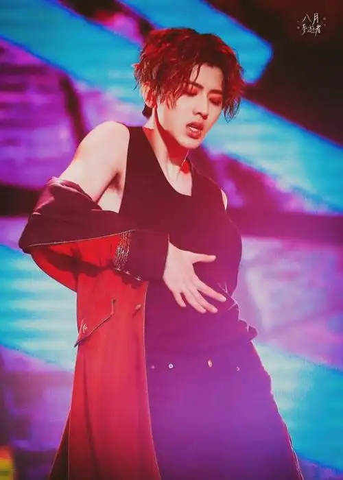 同样是顶胯动作陈伟霆艺兴致命会撩王俊凯懵了蔡徐坤被嘲讽