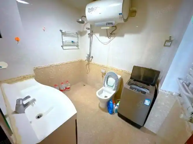 【8图】万达广场(a区) 2室2厅1卫 配套齐全 电梯房 精