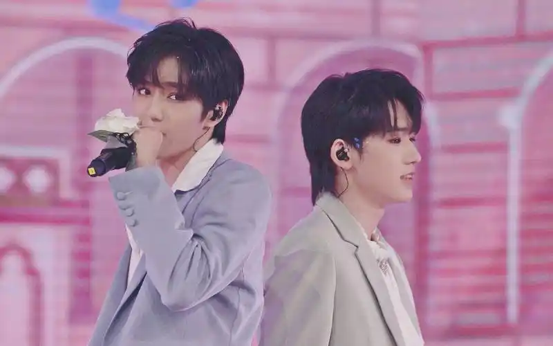 【文轩】养成之光 i 来看内娱cp天花板 宋亚轩刘耀文默契翻唱《世界上