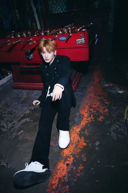 黄明昊跨年新歌舞台