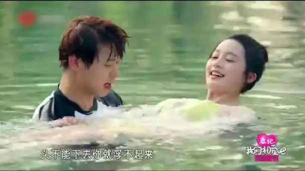 魏大勋李沁水中大尺度名场面!抱着穿泳装的李沁,大勋嘴都笑歪了