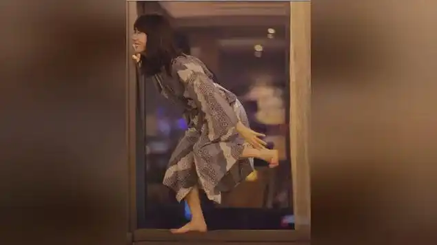 王珞丹秀脚丫萌翻众人,太可爱了|性感美女|真人出镜|颜值美女|气质