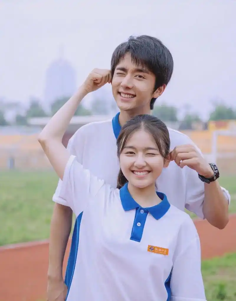 李兰迪 张新成谈恋爱了,看到这两个名字,我就会把他们自动带入林杨和