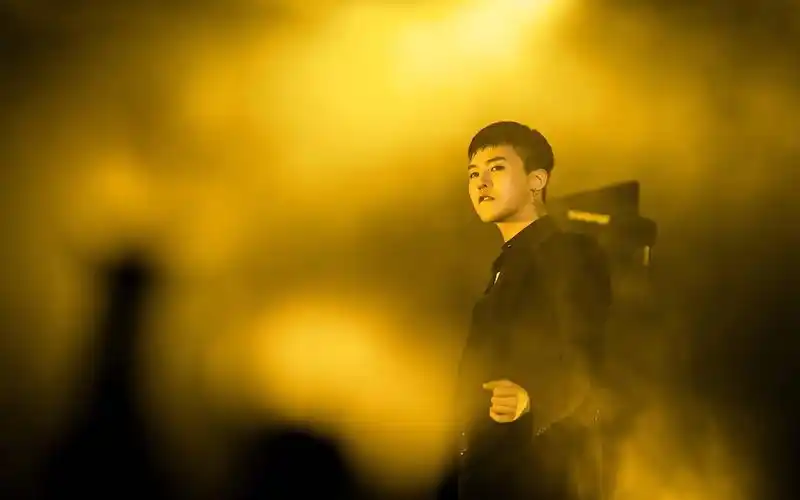 gd权志龙演唱会帅气壁纸_韩国巨星权志龙