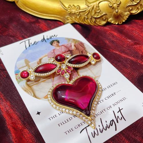 中古vintage复古宫廷风果冻琉璃微镶爱心胸针女百搭大衣西装别针