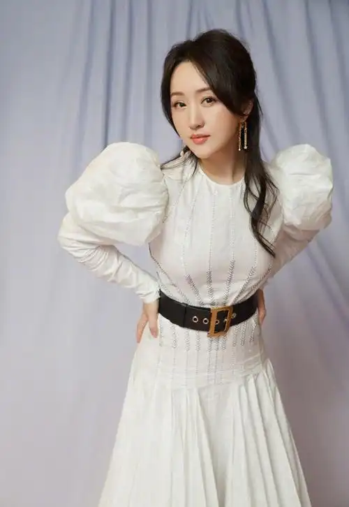 杨钰莹精美壁纸:美丽依旧,优雅迷人