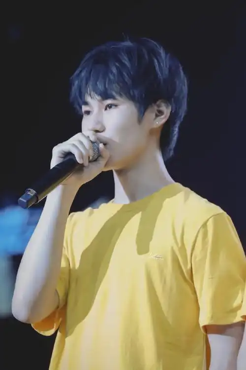 原创音乐人张真源,唱跳俱佳全能偶像,夏日少年,热血青春,.