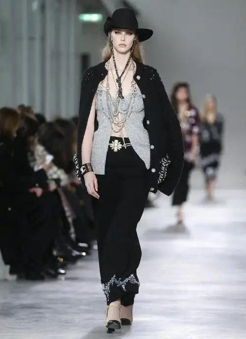香奈儿2021/22高级手工坊系列时装秀|香奈儿_新浪新闻