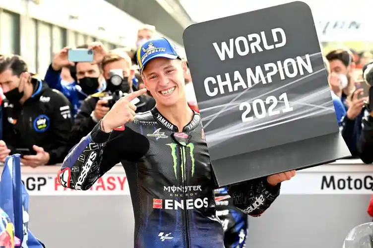 夺冠时刻:2021 motogp 世界冠军 夸塔拉罗