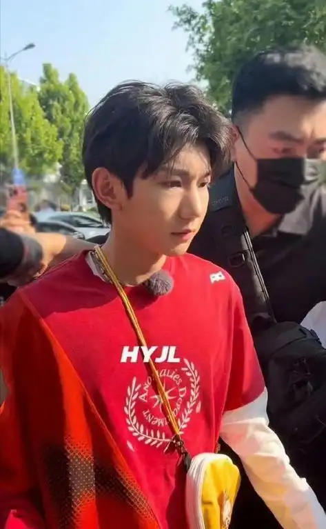 单飞7年:易烊千玺拿下百亿票房,如今王源,王俊凯真心让人唏嘘