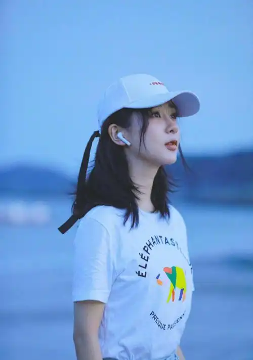 杨紫时尚休闲海边诱人写真