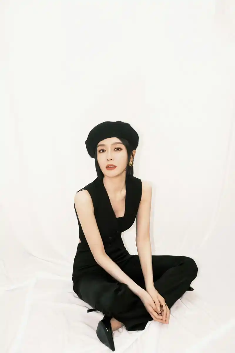 秦岚黑色穿搭酷感写真图集 67,身材真好.