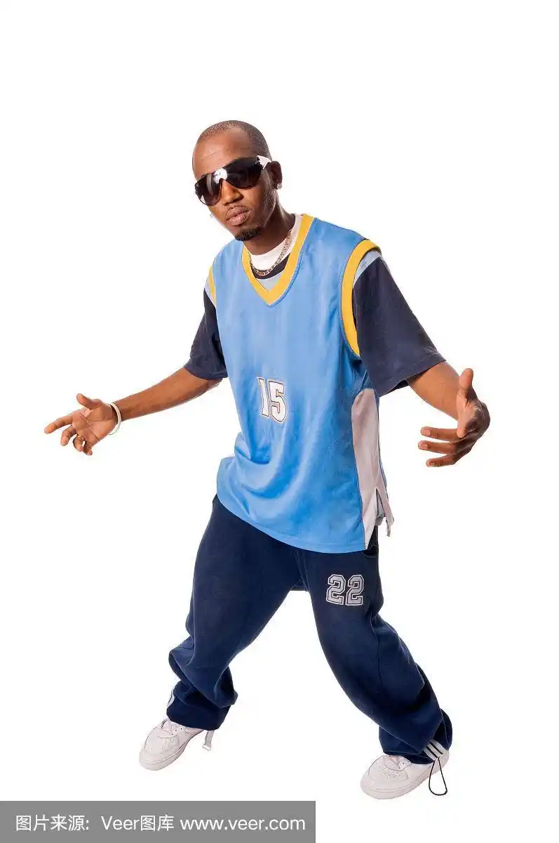 非洲嘻哈舞者做出奇特的动作