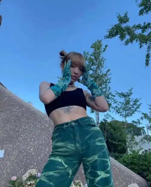 早前 #vava丁太升互怼# 登上热搜,当时的 vava 也是得到了整个嘻哈圈