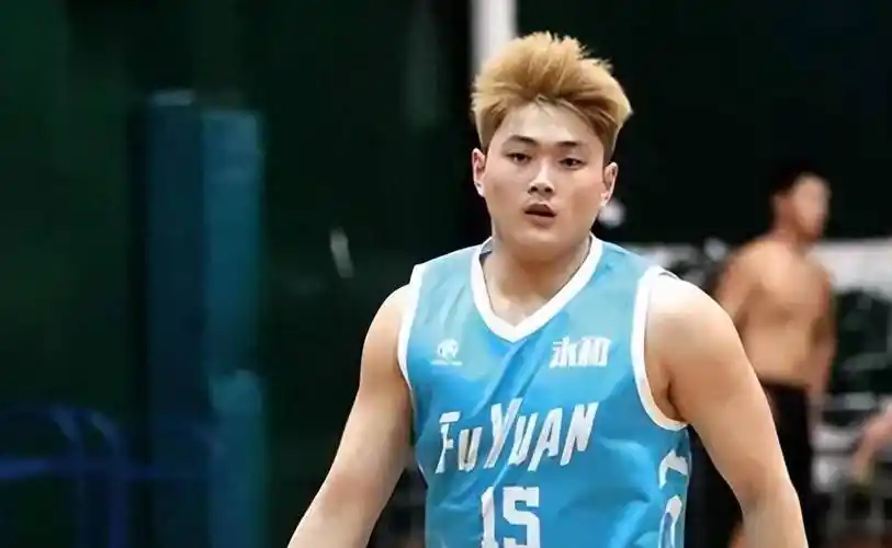 翁金郎:战术特点与前男篮国手李根有着很大的相似之处,未来可期_福建