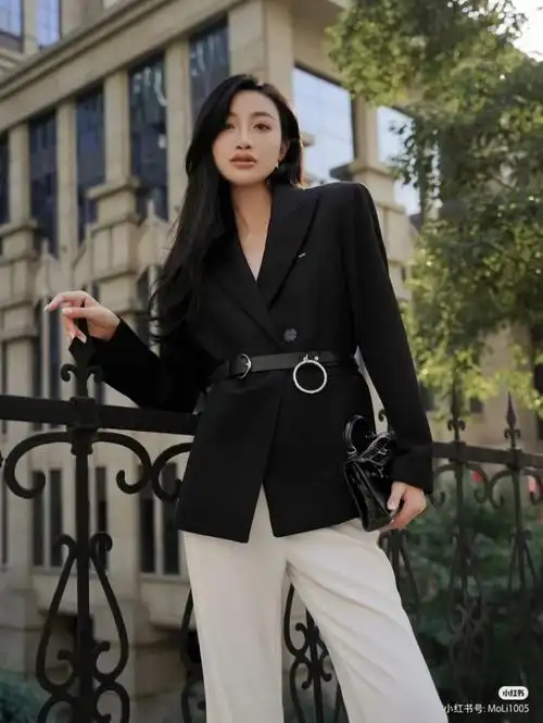 lily黑色西装妥妥的大女人风