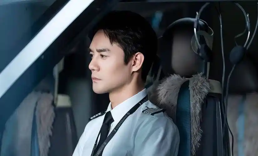 王凯新片《向风而行》口碑褒贬不一,女主谭松韵形象被吐槽_顾南霆