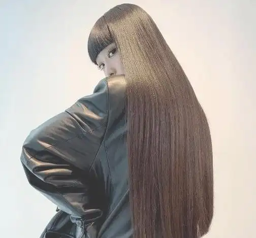 女生留黑长直好看吗,直接让你气质爆表_飘逸直发_女生发型大全