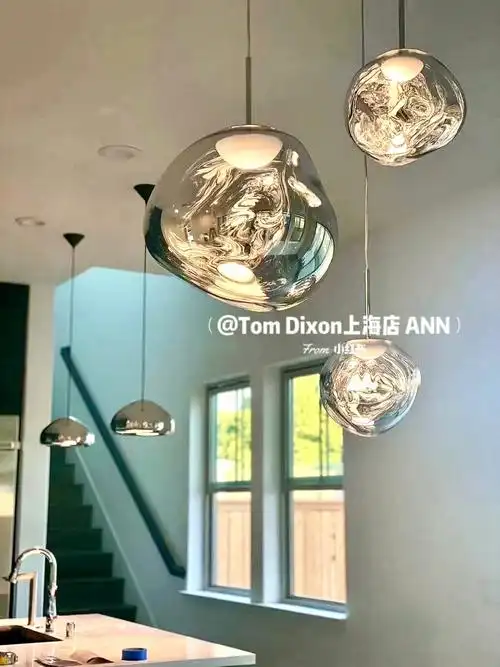 真空瓶为灵感採用純金属形成复杂的双壁灯罩吊灯或壁灯都可有三色可选