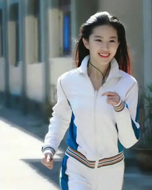 原创从小美到大刘亦菲19年前靓照曝光难怪网友会说永远的神仙姐姐