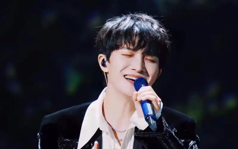 周深2023年京东618直播首唱《勇气大爆发》并演唱《美美》《璀璨冒险