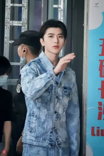 cr:twinkle·802 蔡徐坤20200827快乐大本营录制