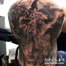 背部不寻常的组合天使与神秘女人肖像纹身图案