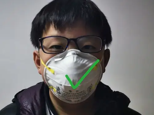 n95口罩,人员密集场所佩戴,有传染风险地方佩戴,比如医院.