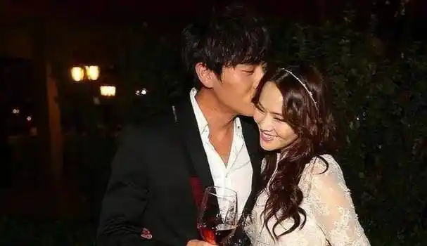 事实证明,娶了大10岁伊能静的秦昊,结局早已注定