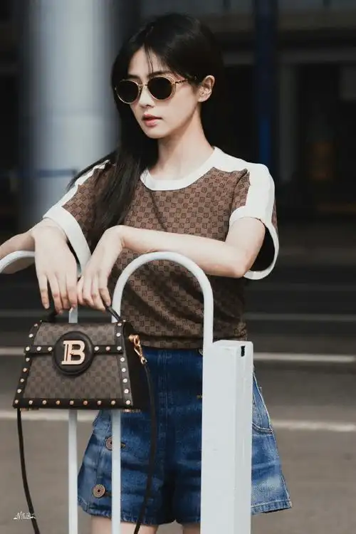 鹿见巴黎#泥萌95日常街拍怎么没告诉芭莎就开始了0599机场组