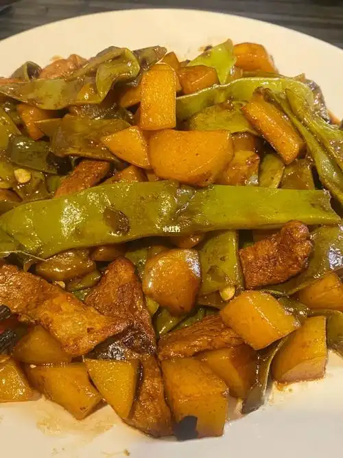 东北的家常菜了,推荐没有尝试过的南方朋友们try一try～炖菜配上米饭