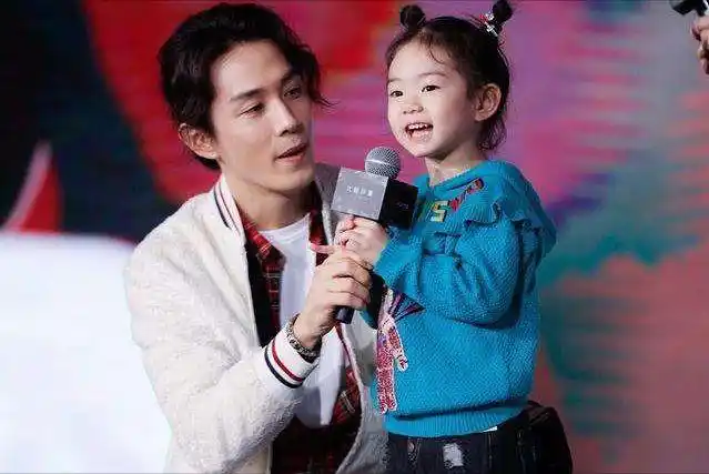 戚薇官宣二胎这段婚姻里李承铉付出了太多