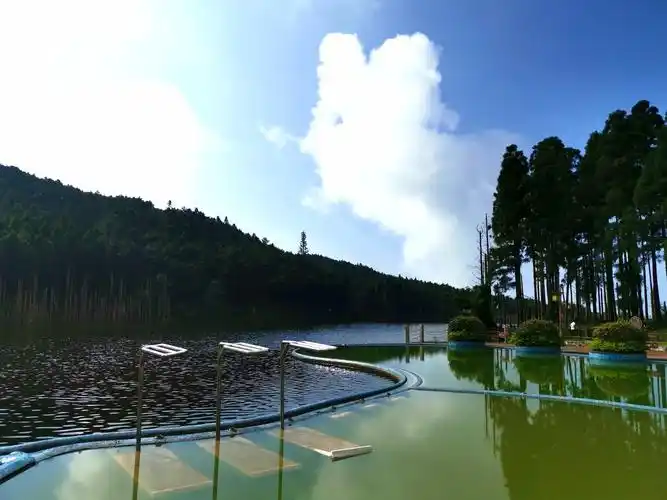 山顶之湖"月亮湖".