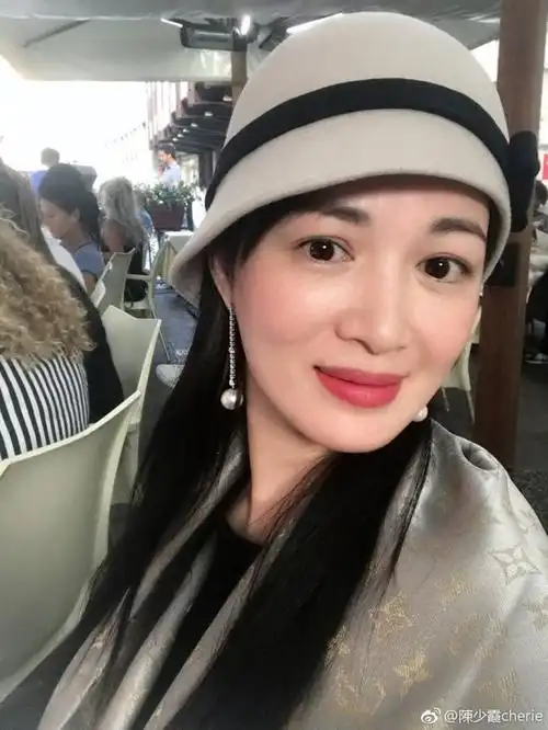 陈少霞米兰游玩开心自拍