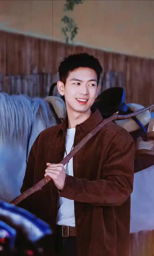 操乡里乡亲的亲,妥妥居委会主任人设,仔细安排工作啦,调解师徒关系啦