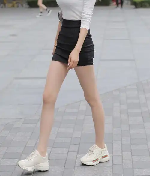 极品s级身材刚下班就被拍了妥妥大长腿移不开眼呀