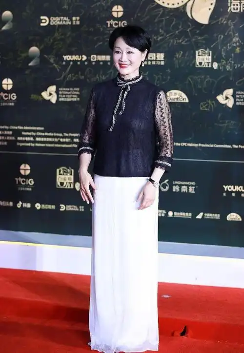 好气质比颜值更加分|碎花|裙装|穿搭|礼服裙|身材比例|王姬(演员)