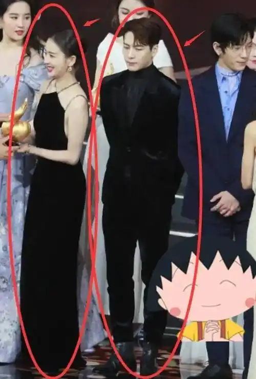 165佟丽娅和175王嘉尔被抓怕,关掉十级滤镜后,身高差距太真实_cm_美颜