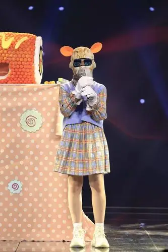 最终走出面具的,仅仅是一位年仅12岁的小女孩韩甜甜