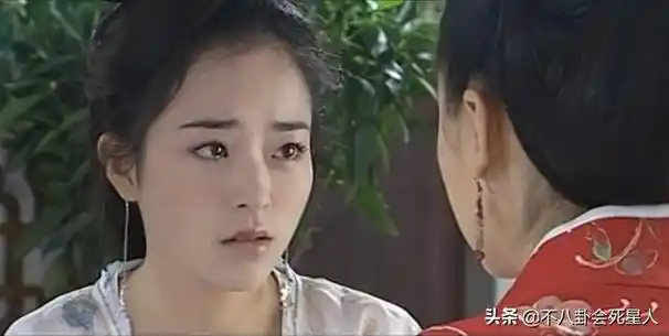 谢元珍毕业于表演系,出演过一些电视剧,除了前述的《龙飞翔工》,还有