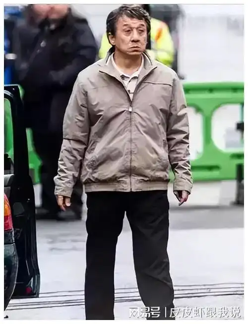成龙白发苍苍,断崖式衰老,网友泪目:难以接受!