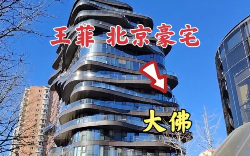 王菲在北京上亿的豪宅露台上立有2米高的大佛真有个性