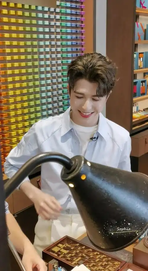 尹浩宇[超话]##欧珑品牌大使尹浩宇# [给你.