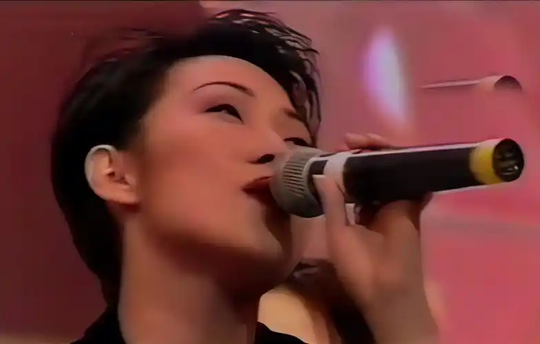 歌后林忆莲《依然》连升9key深厚的歌唱功底技惊四座,这才是歌手