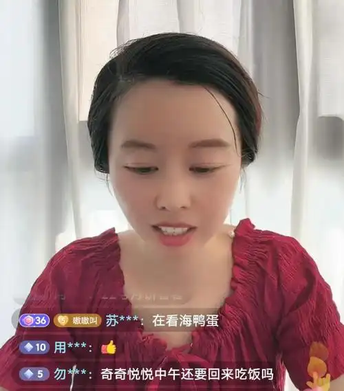 主播曝郭威给亲妈打电话,田静穿红色衣服直播,许家妮妮已成气候