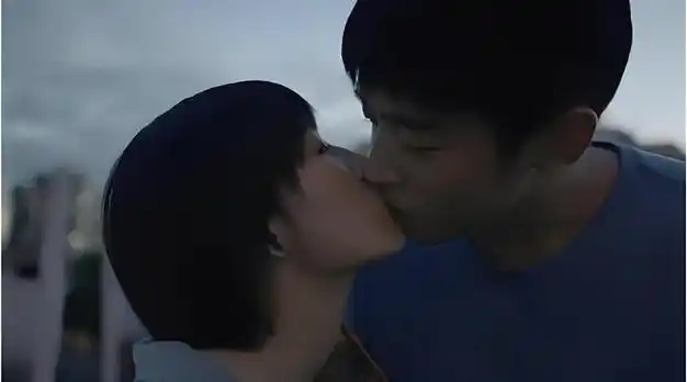 胡先煦和张子枫拍吻戏不会摆姿势网友去问问吴磊和赵今麦啊